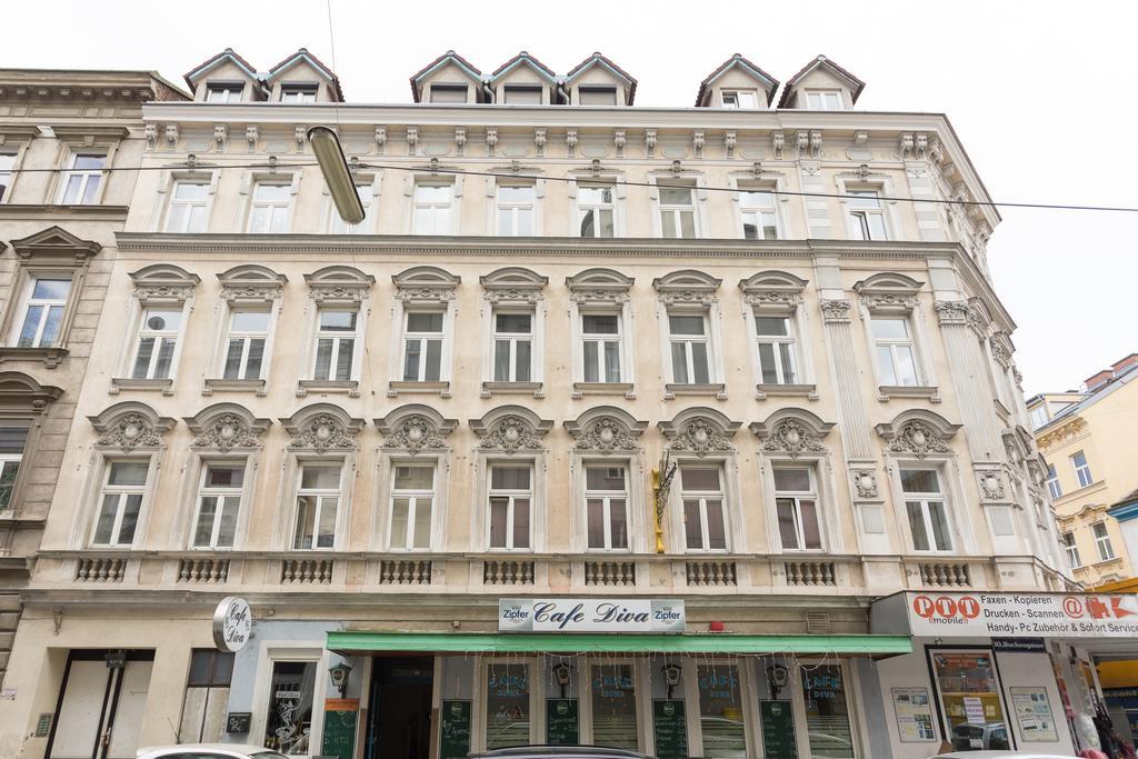 Apartament House In *